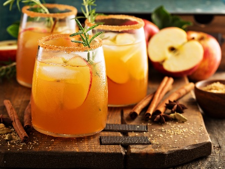 Коктейл Сангрия - напитка с ябълков сайдер, джинджифил и портокалов ликьор - снимка на рецептата